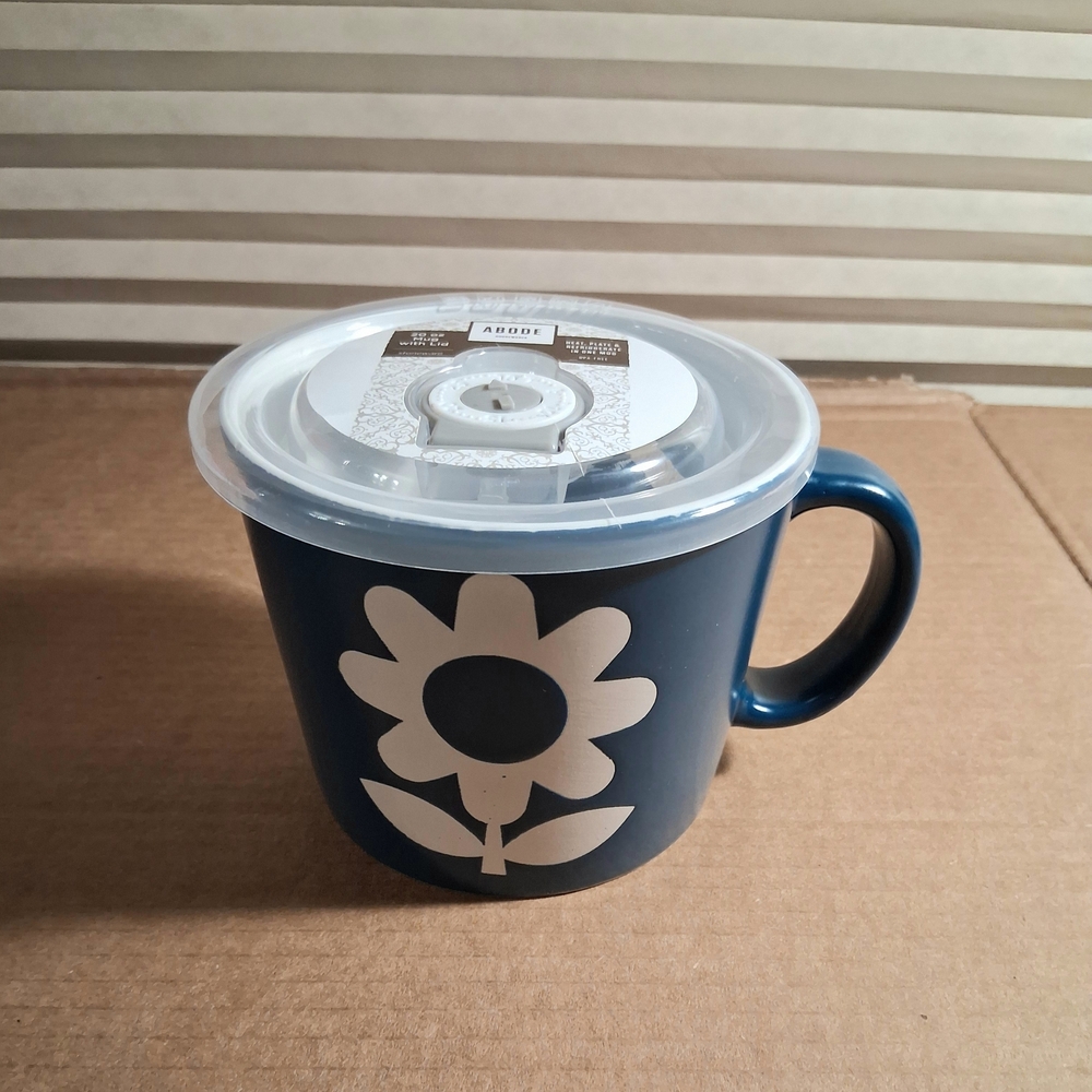 Blue Mug with Flower Design and Lid 20oz
